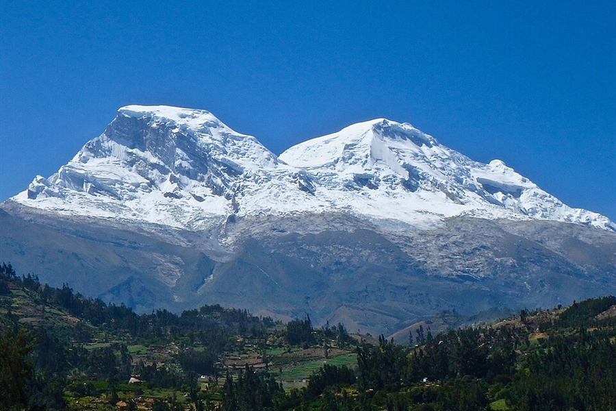 Nevado Huascarán en la Cordillera Blanca de Perú