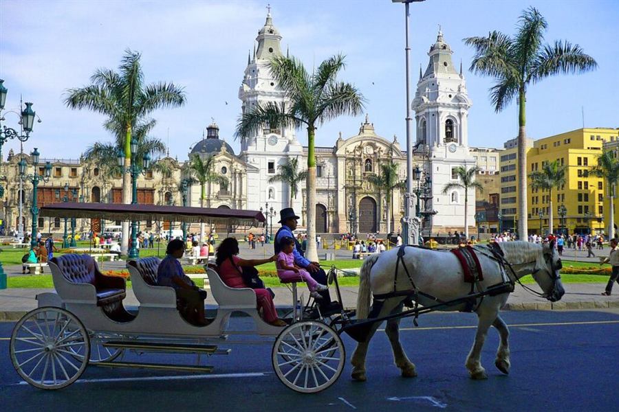 Plaza de Armas en el centro histórico de Lima