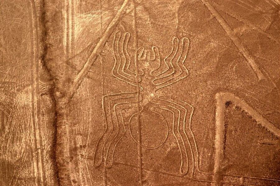 Geoglifos de las líneas de Nazca vistos desde el aire